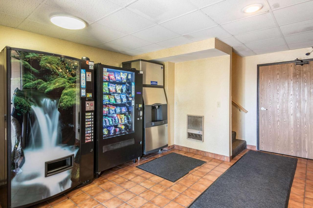 6-eau Claire, Wi Hotel 2*