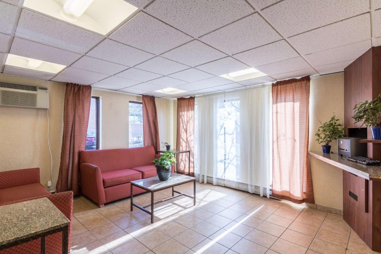 6-eau Claire, Wi Hotel