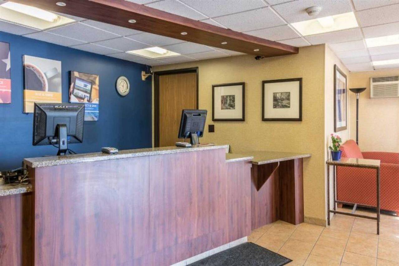 6-eau Claire, Wi Hotel 2*
