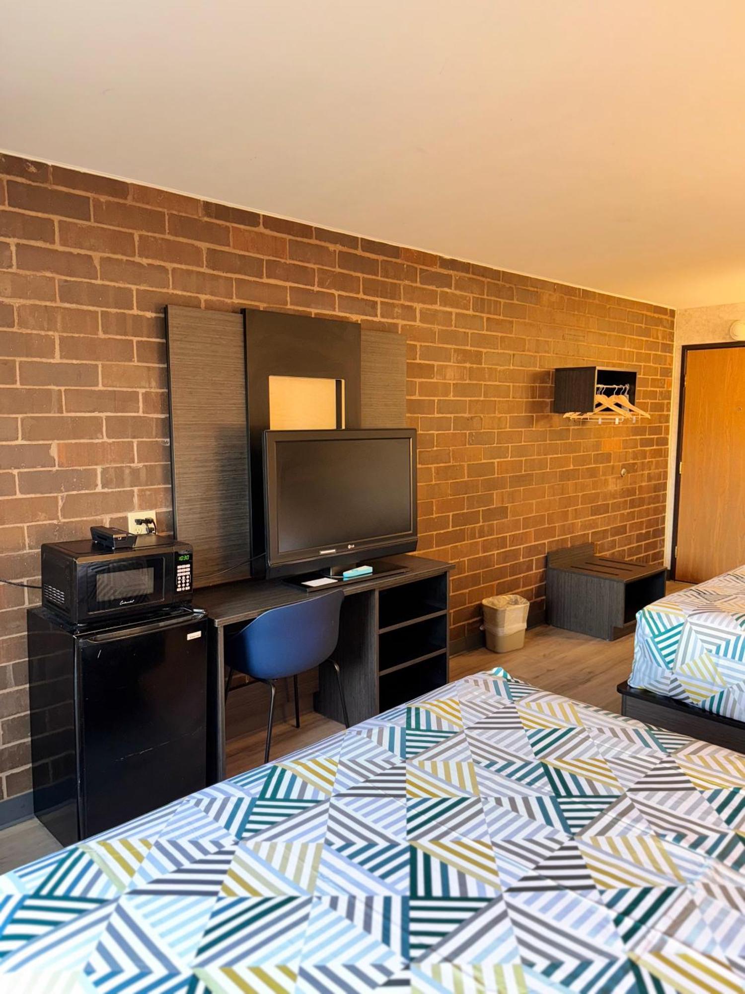 6-eau Claire, Wi Hotel Eau Claire