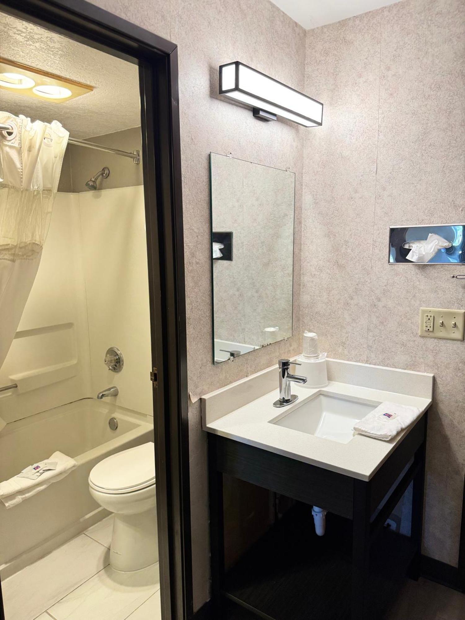 Hotel 6-eau Claire, Wi 2*
