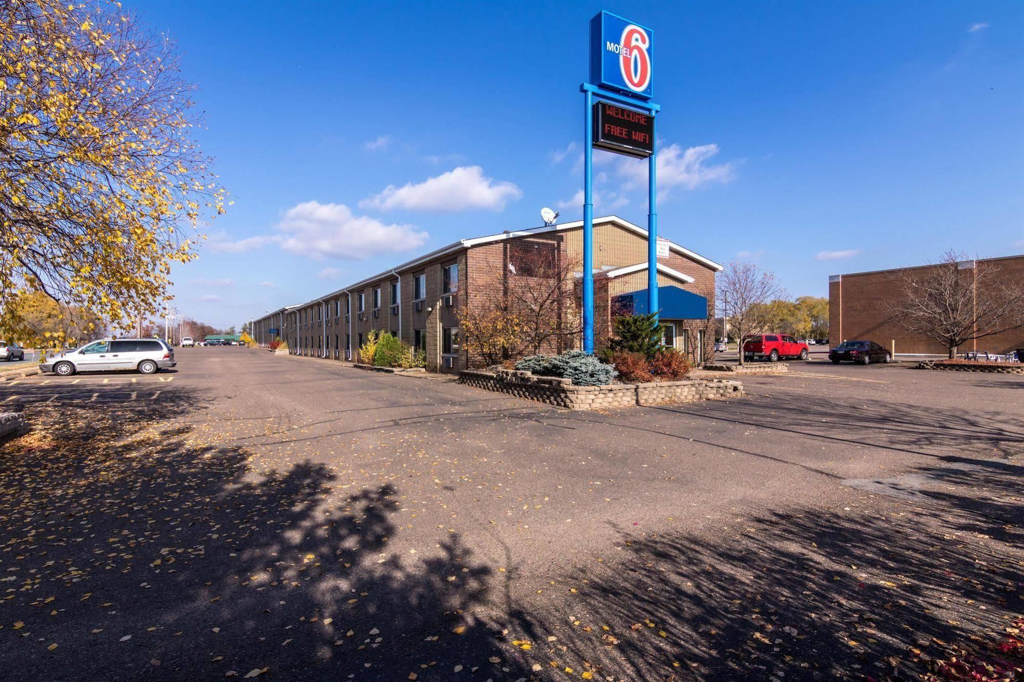 6-eau Claire, Wi Hotel 2*